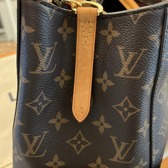 LOUIS VUITTON Monogram Montaigne BB - Picture 14 of 15